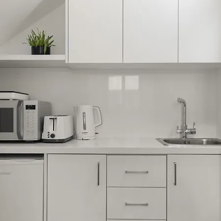 Phaedrus Living: Alkminis Seaside Apartment *